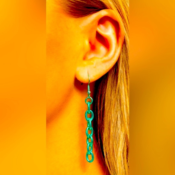 💚🤍💚 STUNNING! PAPARAZZI “LOVING LUXURY” GREEN NECKLACE ~ PAPARAZZI❗️💚🤍💚 - Picture 4 of 5